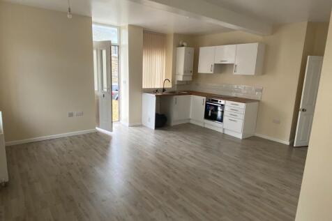 Cottingley Road, Bradford, West Yorkshire, BD15 photo 3