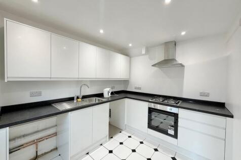 Golden Drive, Eaglestone, MK6 photo 3