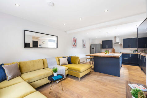 6-bed house on Winfield Terrace, Leeds, £4,134/mo