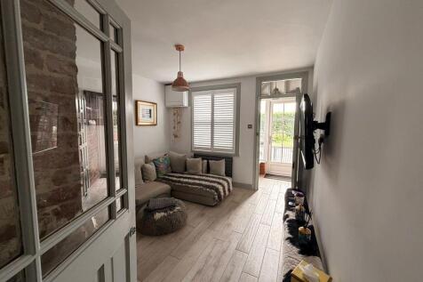 Hedsor Road, Bourne End photo 3