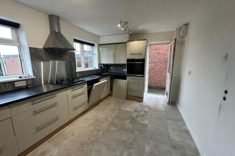 21, Hawksley Gardens, Nottingham, NG11 photo 5