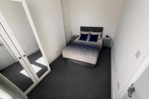Room 1 at £650pcm