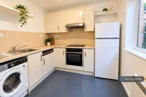 Chestnut Court, London, SW16 photo 3