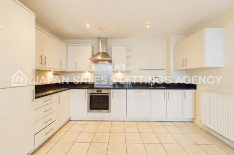 edited_CAM04401G0-PR0125-STILL008.png