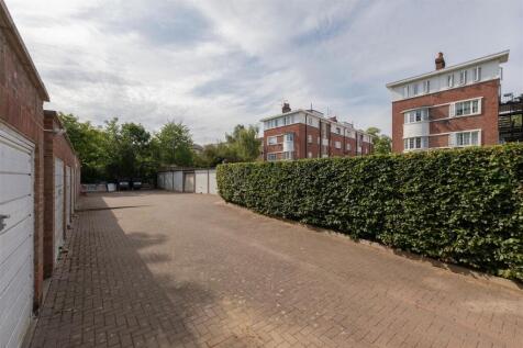 Churchfields, E18