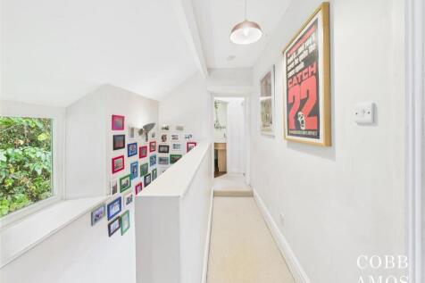 CAM02803G0-PR0220-STILL027 landing 1.jpg