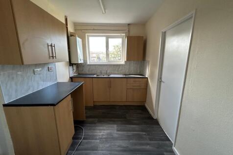 Lymington Drive, Bradford, West Yorkshire, BD4 photo 3