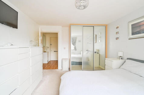 London, E3 - property photo