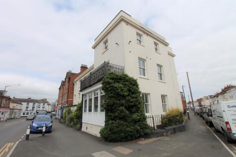 3-bed flat on 12 The George, George Street, Leamington Spa, Warwickshire, £1,440/mo