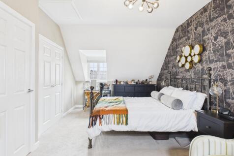 CAM03729G0-PR0097-STILL035