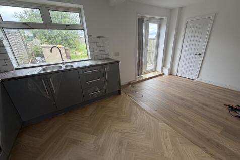 Thirkleby Royd, Clayton, BRADFORD photo 5