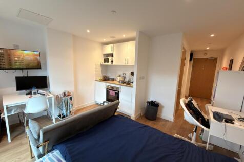 1-bed flat on Cheltenham Place, Frederick Road, Salford, £850/mo