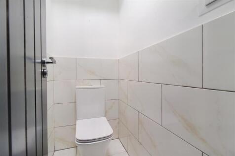 9 Toilet.jpg