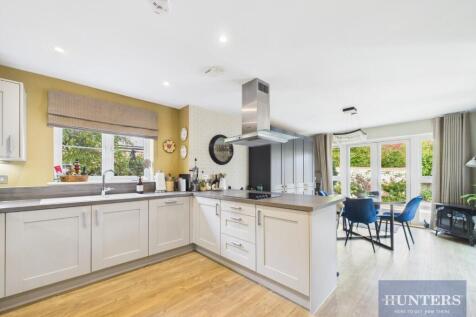 Kitchen / Breakfast Area