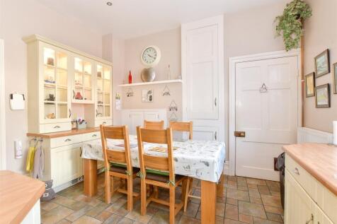 Kitchen/ Breakfast Room