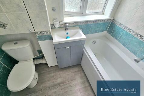 Family Bathroom Suite 