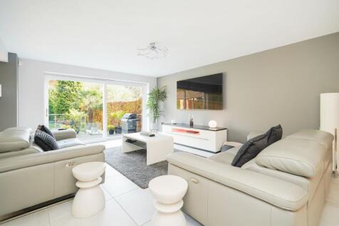5 bed, 4 bath Detached in Sheffield - Photo 9
