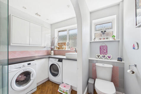 CAM01354G0-PR0493-STILL009