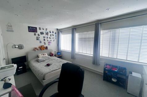 Orchard Park Close, Hungerford, West Berkshire photo 4