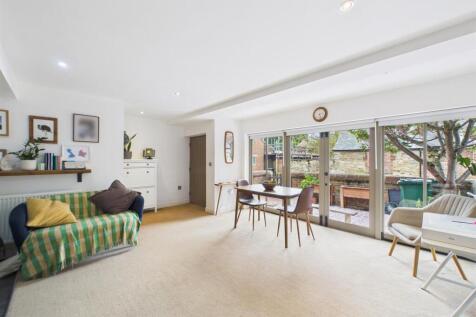 KITCHEN/LIVING AREA