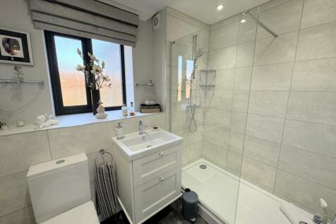 SHOWER ROOM (GROUND FLOOR)