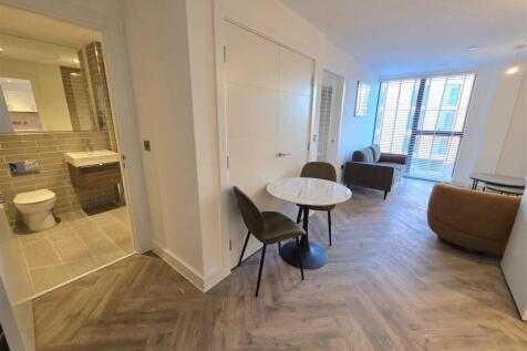 Bathroom/Lounge