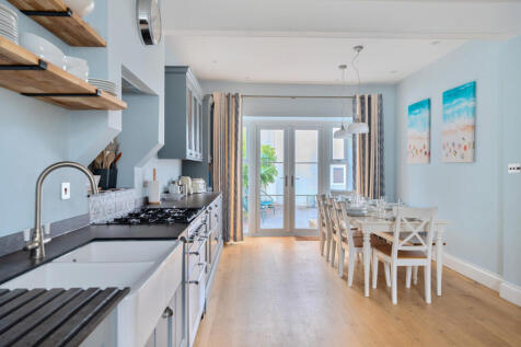 1298997-17-684863...