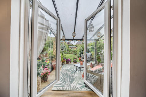 1347618-4-68b5852...