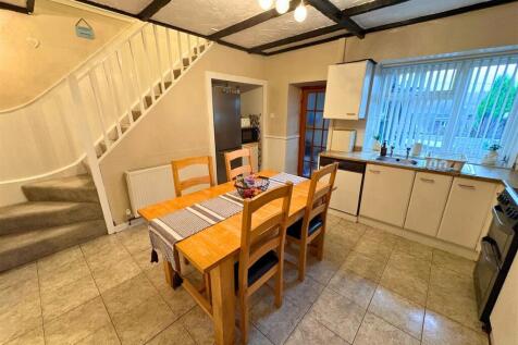 Kitchen b (edit).jpg