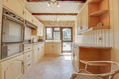 288 SOUTHEND ROAD SS11 8PS-9.jpg