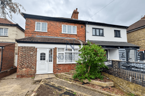 3 BEDROOM SEMI-DETACHED HOUSE IN HESTON
