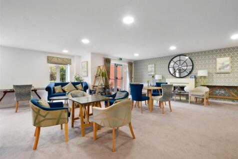 05-705dGCMCS - 22 Mountbatten House - Comm Lounge 