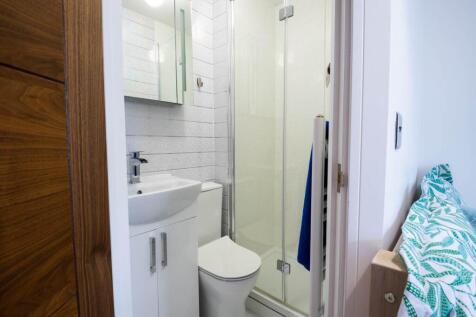 1Apt_1_Woodland_Way_