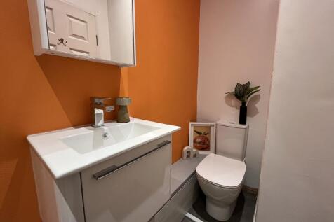 Kirkby Street // 3 BED & 3 BATH // May 2027 photo 3