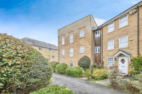 3-bed flat on Dove House Meadow, Great Cornard, SUDBURY, £1,350/mo