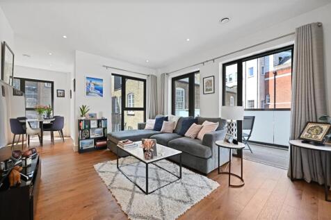 AR - Dauphine House8.JPG