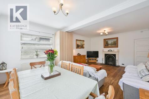 St. Clair Drive, Worcester Park - KT4 8UE