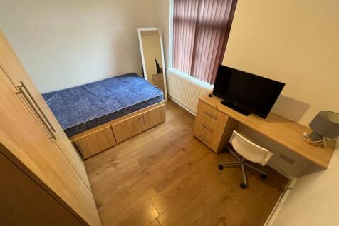 EDGEWORTH DRIVE photo 4