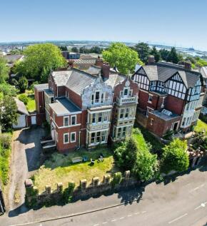 IMPRESSIVE, EXTENDED VICTORIAN VILLA