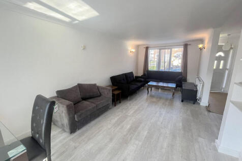 Barley Lane, Romford, Essex, RM6 photo 3
