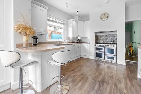 Fairwater Grove East, Llandaff, Cardiff photo 4