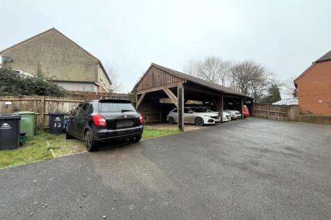 15 Russett Way (11).jpg