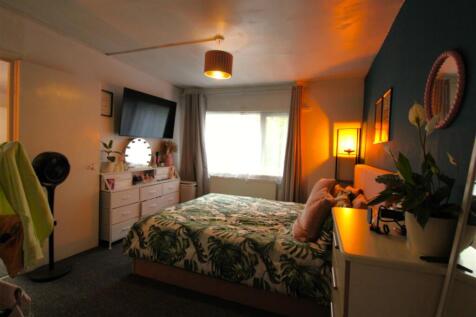 bedroom.JPG
