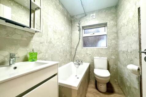 bf5d73cd-c379-498...