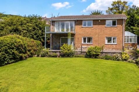 LARGE INDIVIDUAL DETACHED RESIDENCE with ANNEX