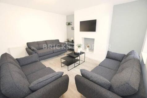 25 Rothbury Terrace Lounge (2) (002).jpg