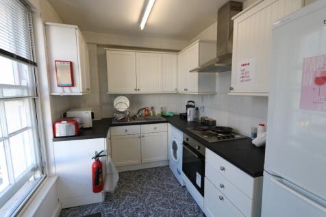 4-bed flat on Flat 2, 56 Bath Street,Leamington Spa,CV31, £1,480/mo