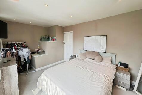 126e11f8-WhatsApp...