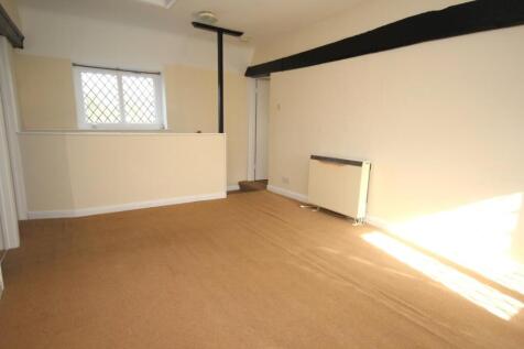 West Drive, Hurst, Berkshire, RG10 photo 3