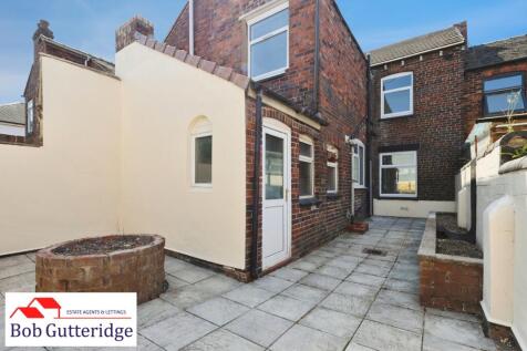 ENCLOSED REAR YARD